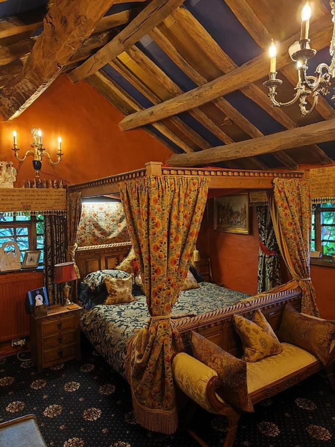 אלדרלי אדג' Wizards Thatch Luxury Suites מראה חיצוני תמונה