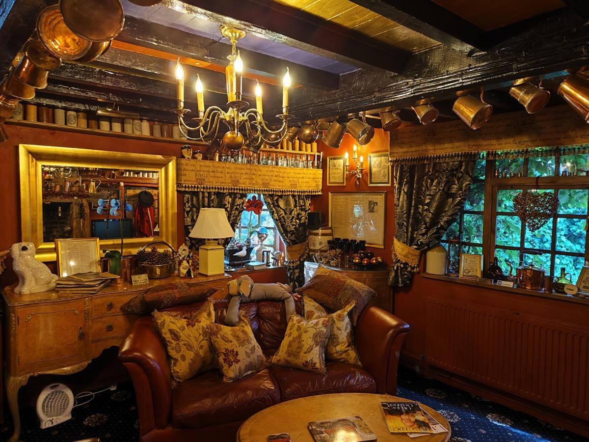 אלדרלי אדג' Wizards Thatch Luxury Suites מראה חיצוני תמונה