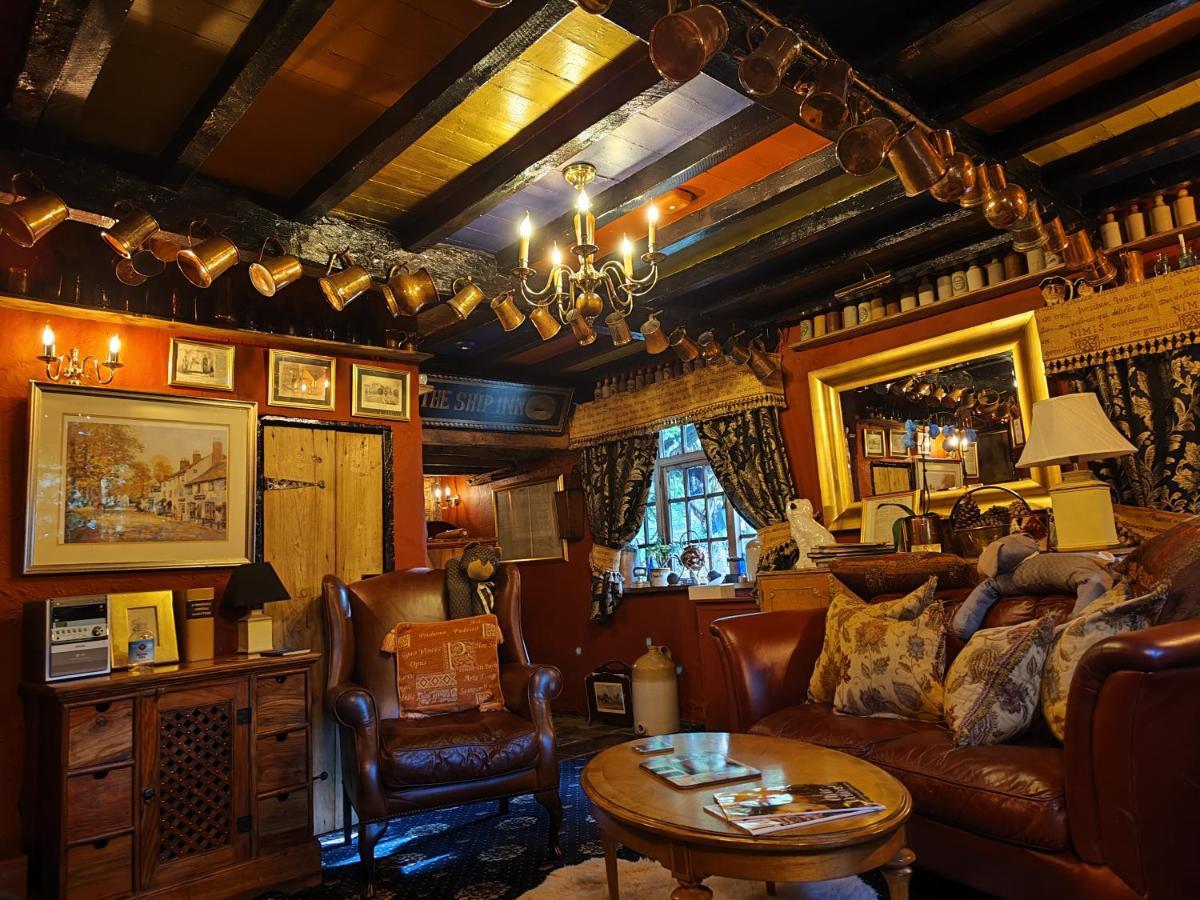 אלדרלי אדג' Wizards Thatch Luxury Suites מראה חיצוני תמונה