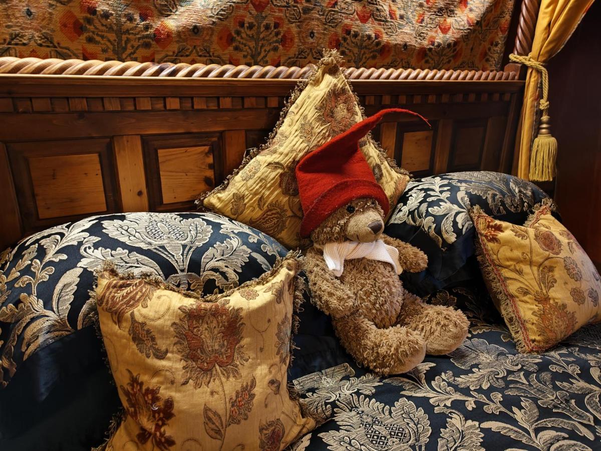 אלדרלי אדג' Wizards Thatch Luxury Suites מראה חיצוני תמונה