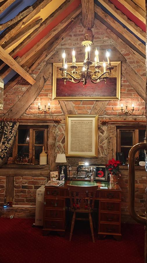 אלדרלי אדג' Wizards Thatch Luxury Suites מראה חיצוני תמונה