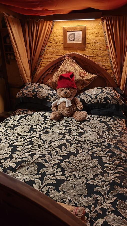 אלדרלי אדג' Wizards Thatch Luxury Suites מראה חיצוני תמונה