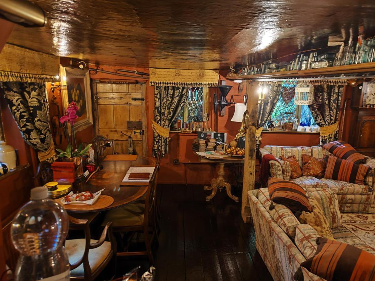אלדרלי אדג' Wizards Thatch Luxury Suites מראה חיצוני תמונה