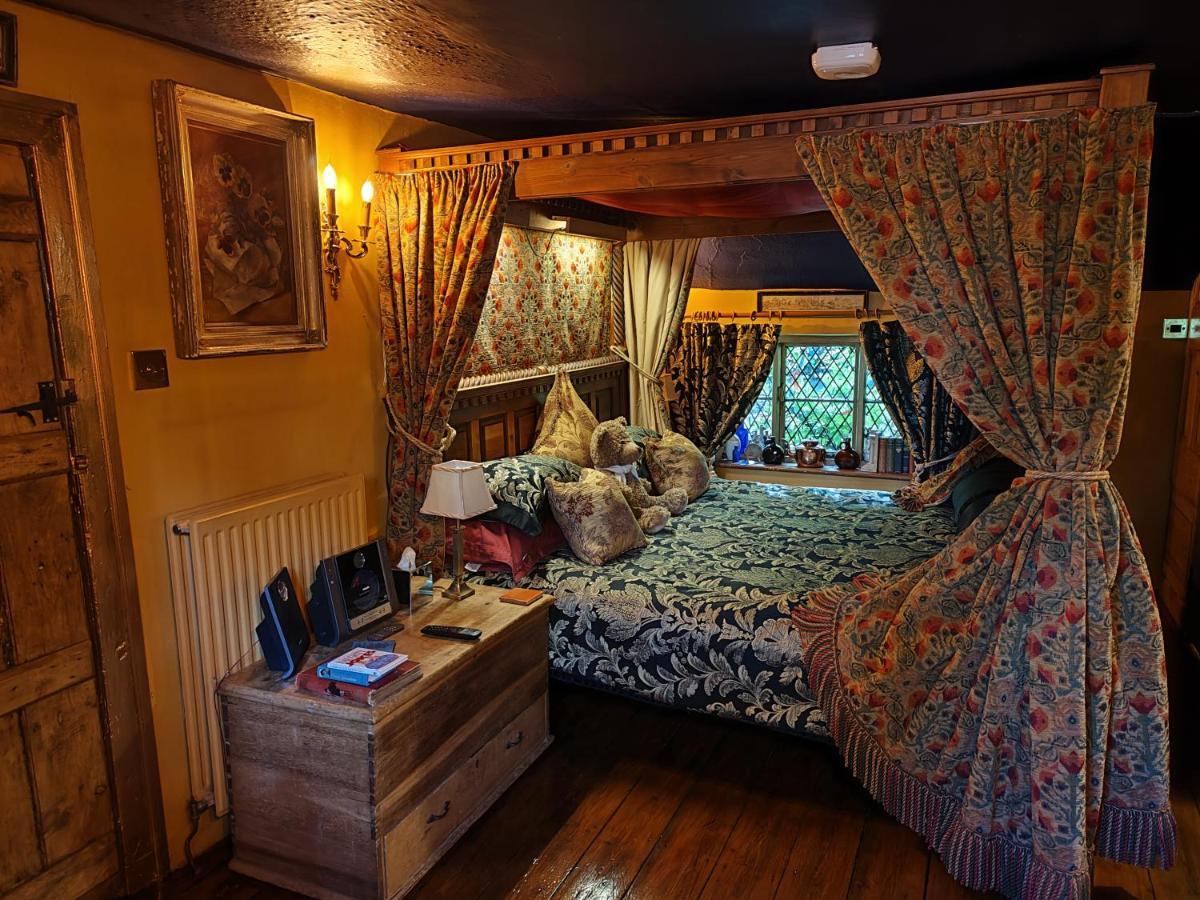 אלדרלי אדג' Wizards Thatch Luxury Suites מראה חיצוני תמונה