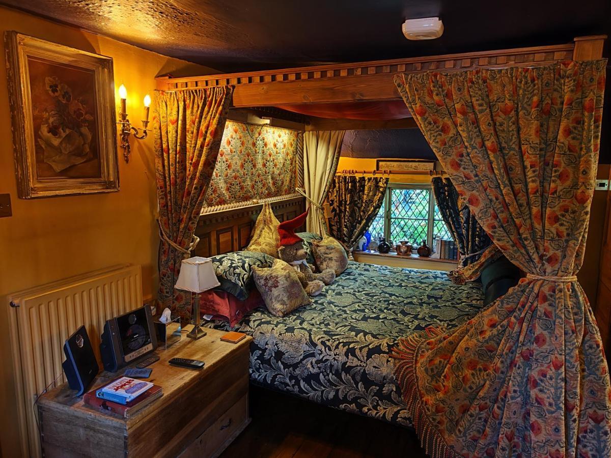 אלדרלי אדג' Wizards Thatch Luxury Suites מראה חיצוני תמונה