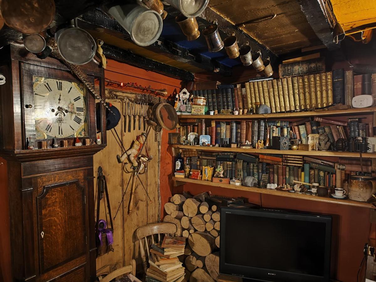 אלדרלי אדג' Wizards Thatch Luxury Suites מראה חיצוני תמונה