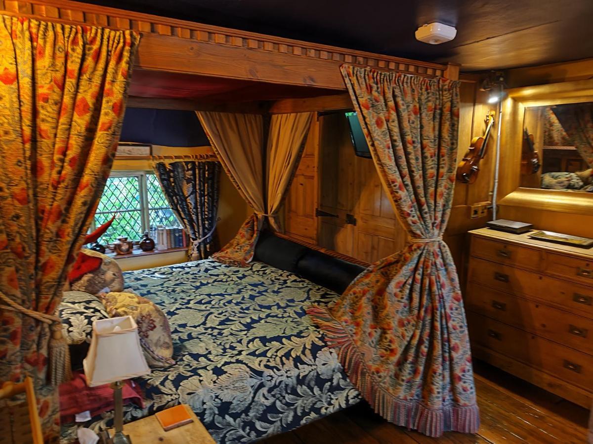 אלדרלי אדג' Wizards Thatch Luxury Suites מראה חיצוני תמונה