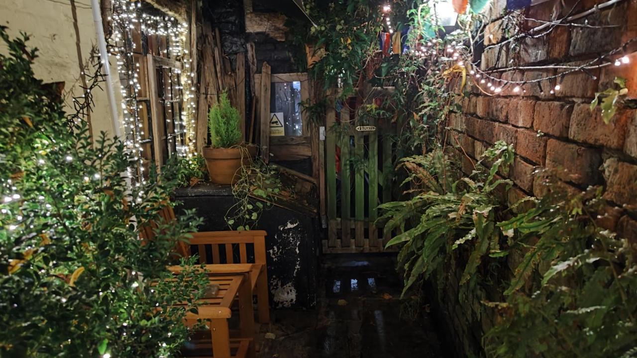אלדרלי אדג' Wizards Thatch Luxury Suites מראה חיצוני תמונה