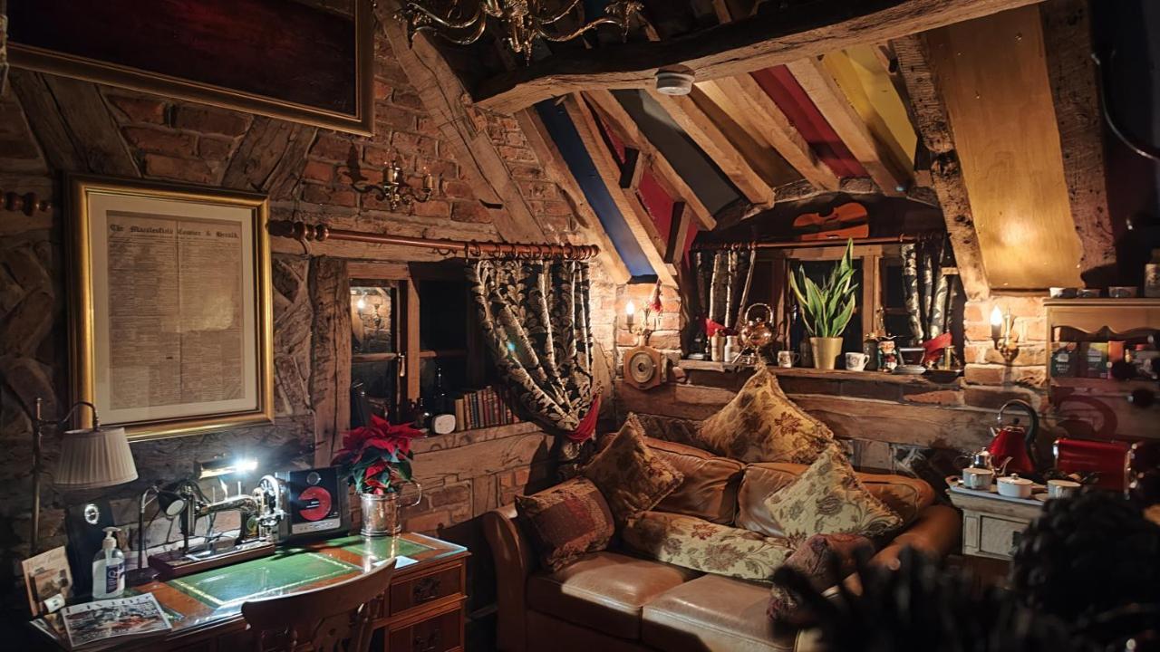 אלדרלי אדג' Wizards Thatch Luxury Suites מראה חיצוני תמונה