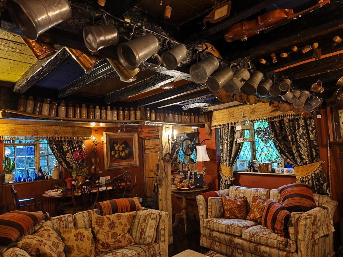 אלדרלי אדג' Wizards Thatch Luxury Suites מראה חיצוני תמונה