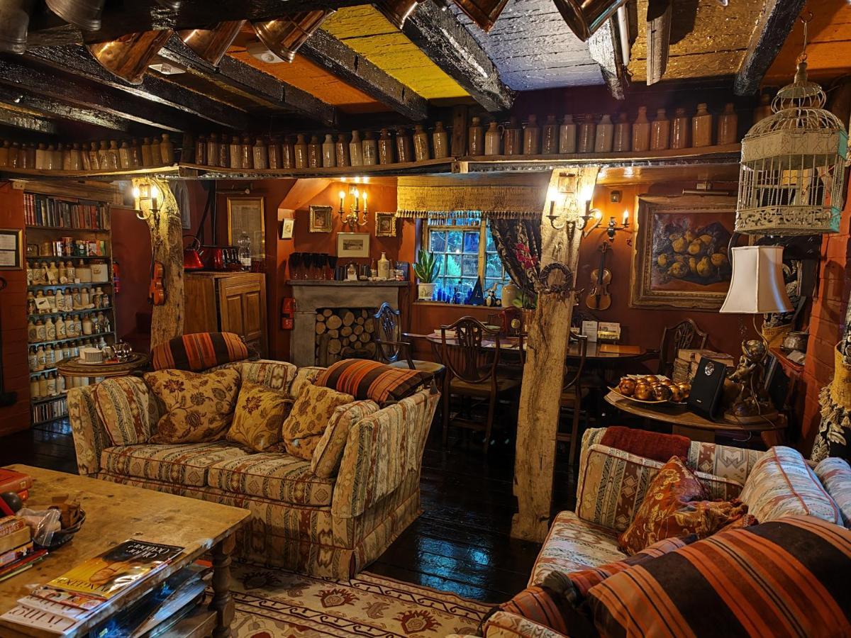 אלדרלי אדג' Wizards Thatch Luxury Suites מראה חיצוני תמונה