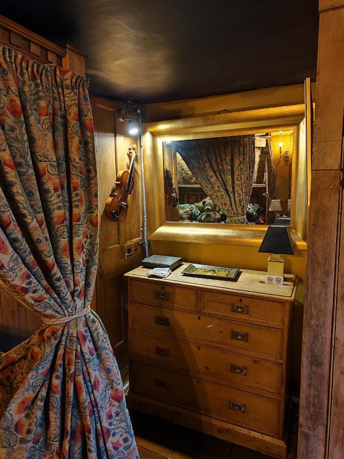 אלדרלי אדג' Wizards Thatch Luxury Suites מראה חיצוני תמונה