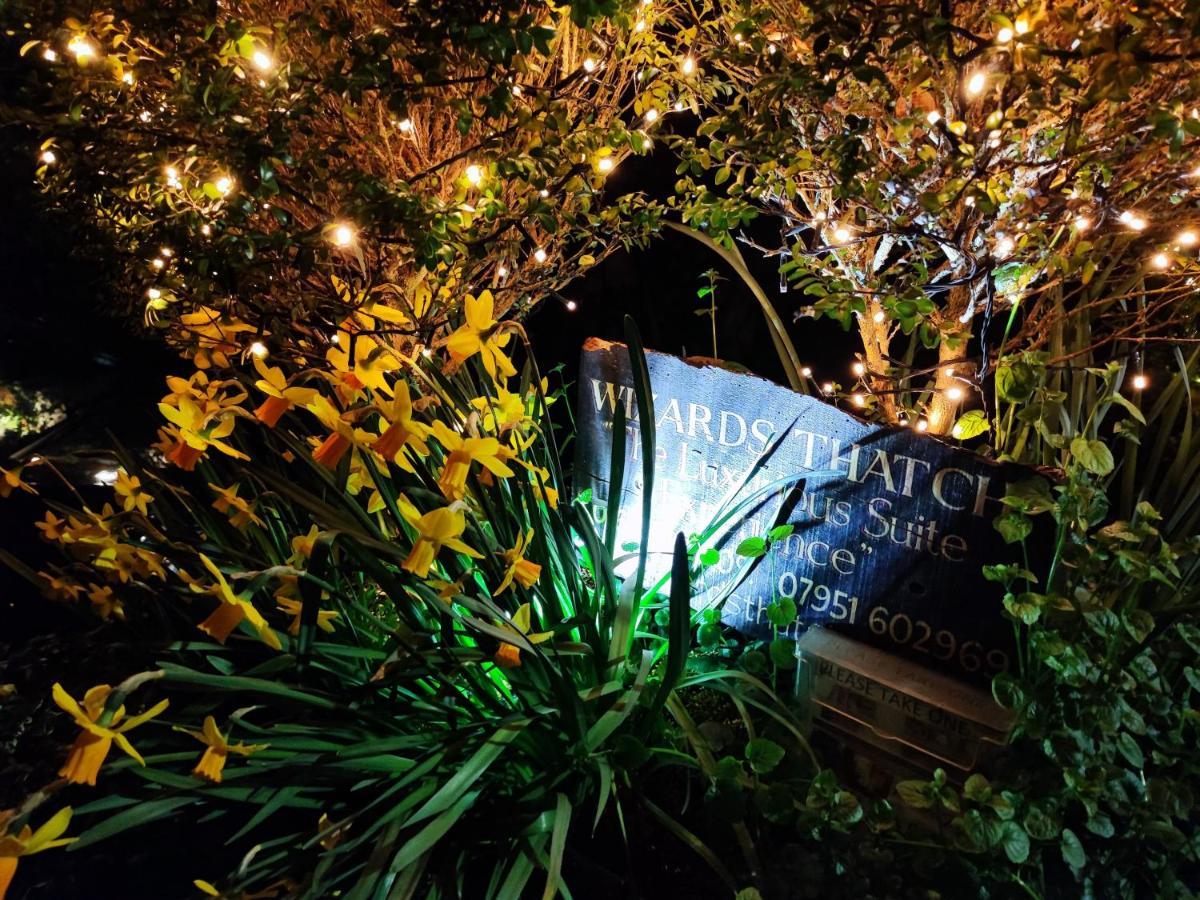אלדרלי אדג' Wizards Thatch Luxury Suites מראה חיצוני תמונה